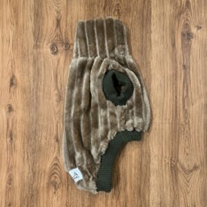 Colete em fleece canelado café com leite/ verde militar