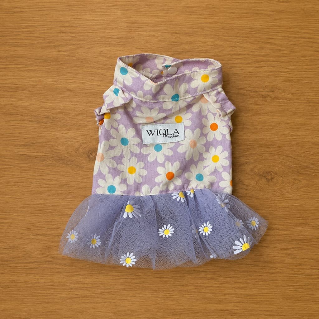Vestidinho em tricoline margaridas com tule
